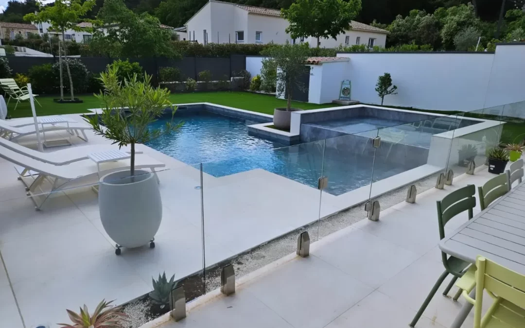 Terrasse mobile pour piscine à l&rsquo;Isle-sur-la-Sorgue : optimisez votre extérieur avec une couverture rétractable et esthétique